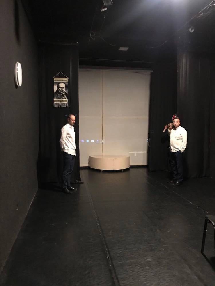 За лаштунками 18