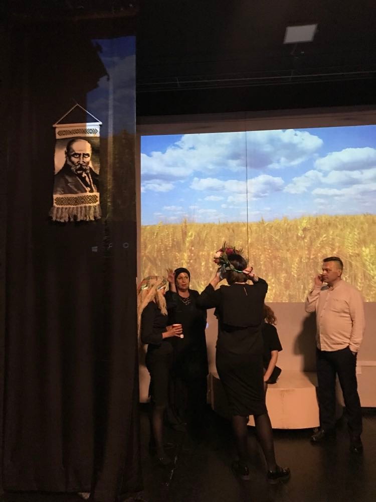 За лаштунками 20