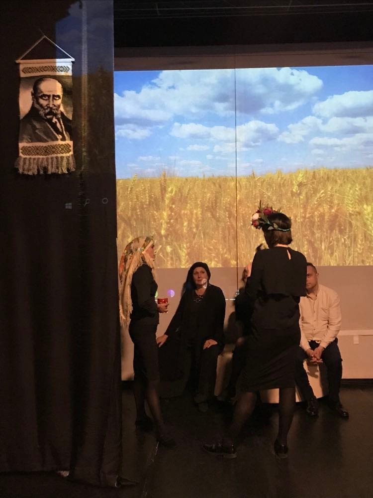 За лаштунками 3