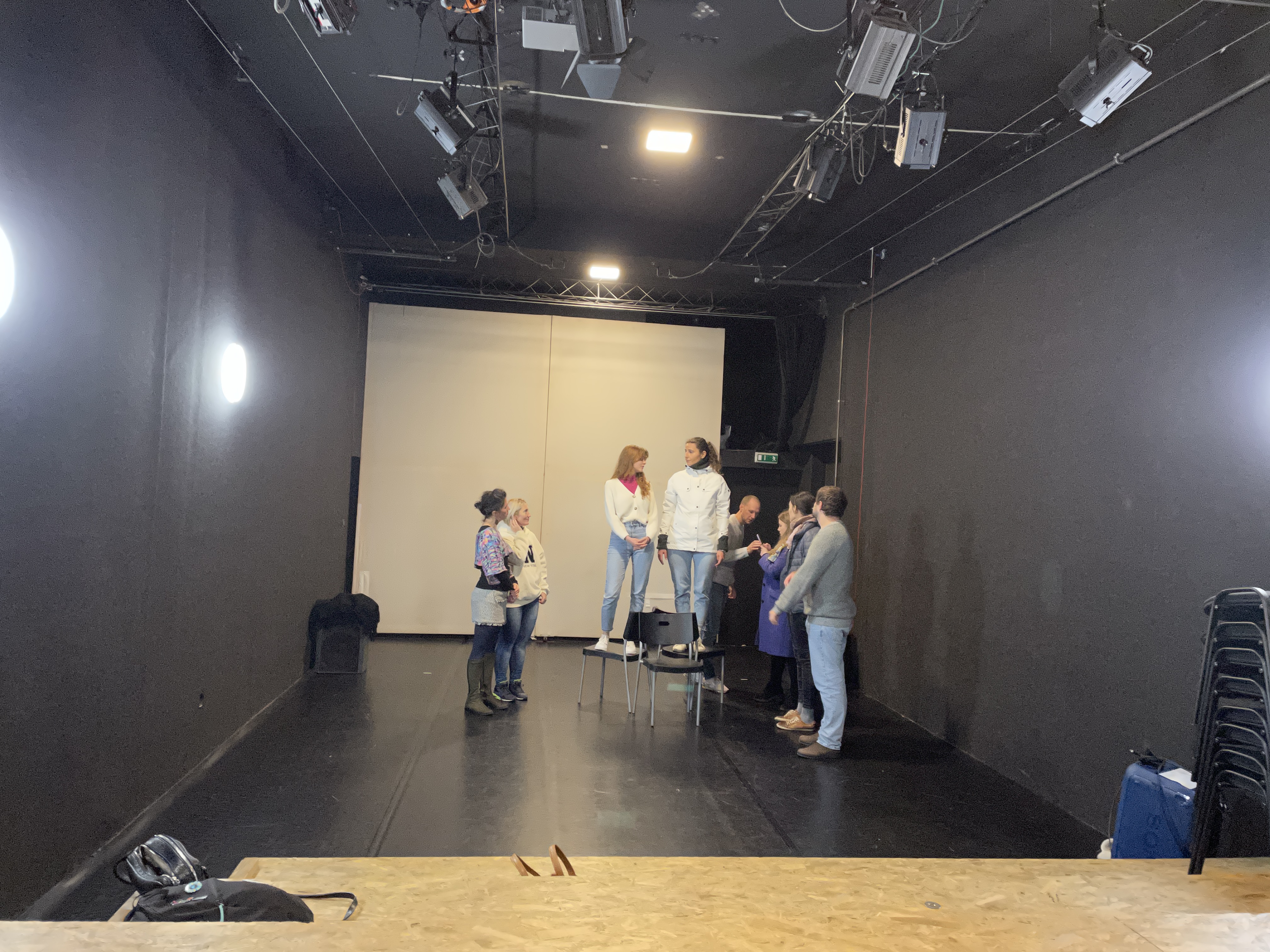 За лаштунками 3