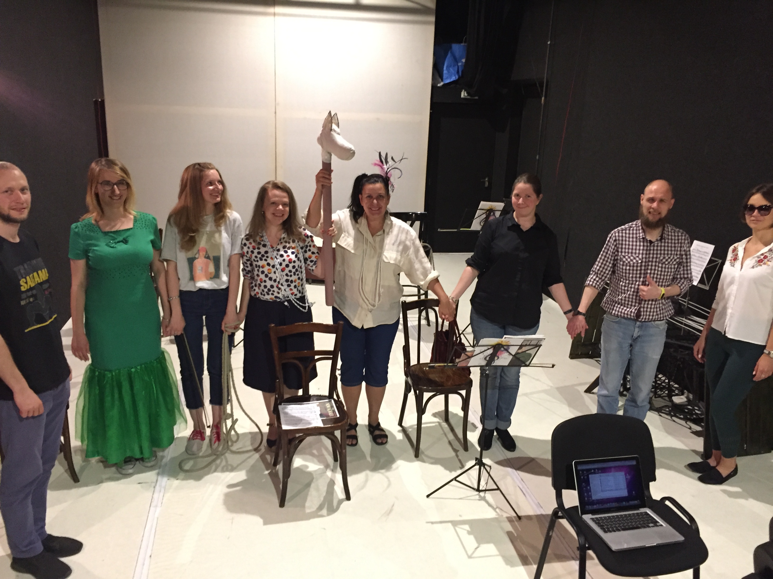 За лаштунками 3