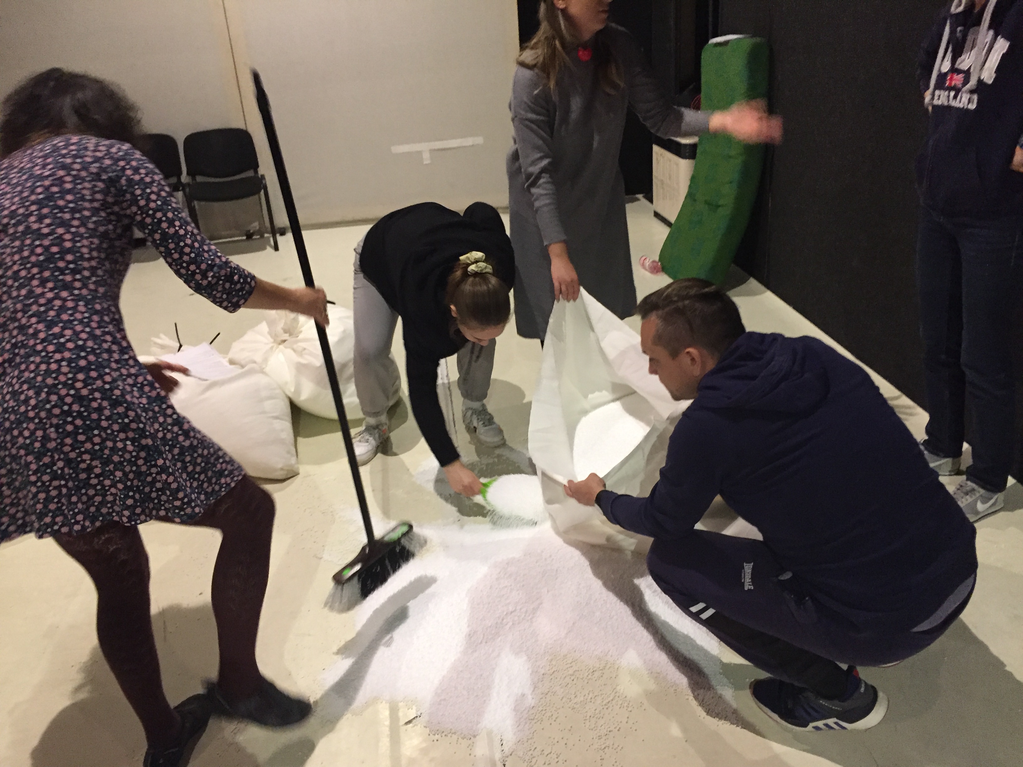 За лаштунками 9