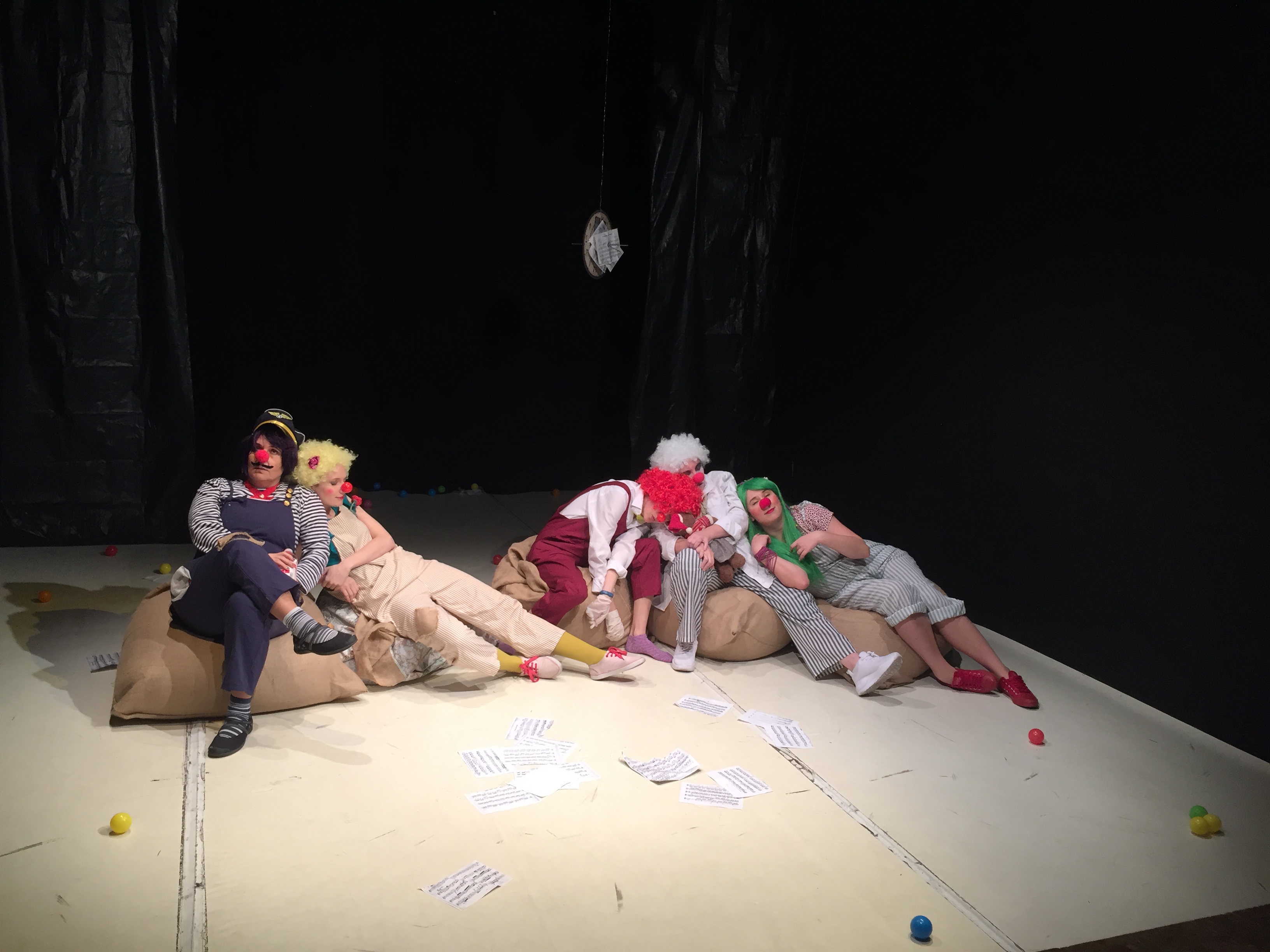 З вистави 12